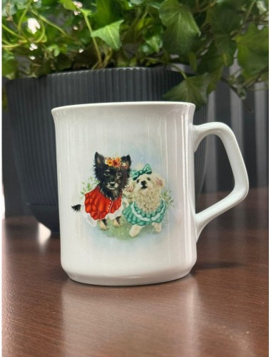 Kubek z LOLĄ, JADZIĄ, ELWIRKĄ ORAZ PETUNIĄ